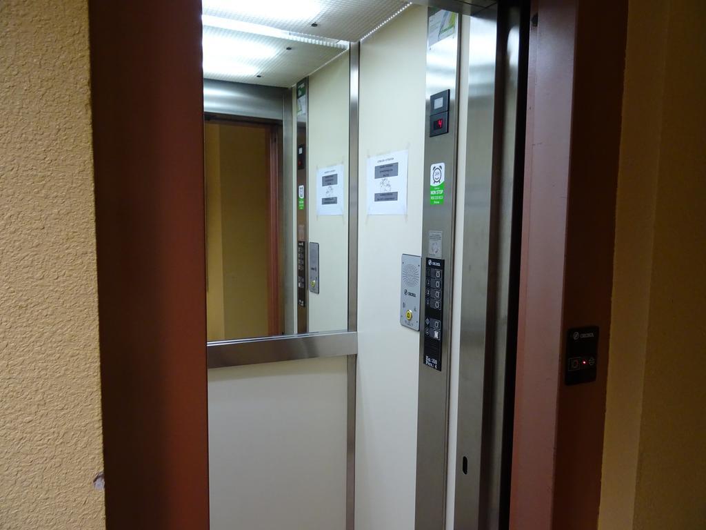 Bearan Bar & Rooms Пампона Екстериор снимка