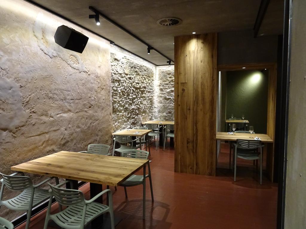 Bearan Bar & Rooms Пампона Екстериор снимка