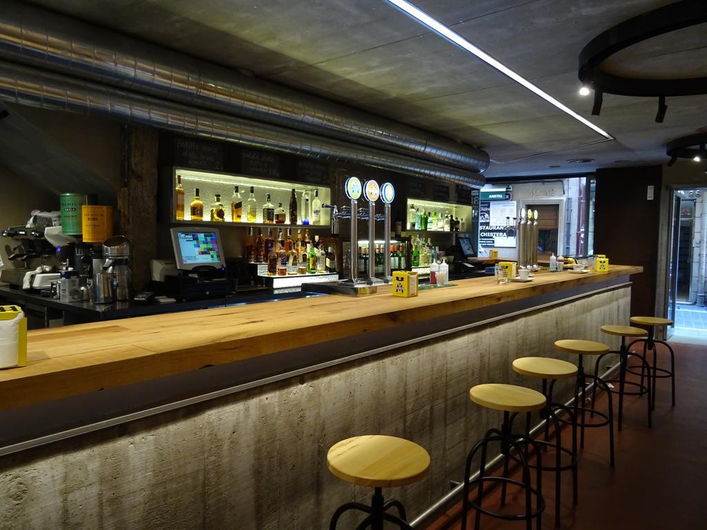 Bearan Bar & Rooms Пампона Екстериор снимка