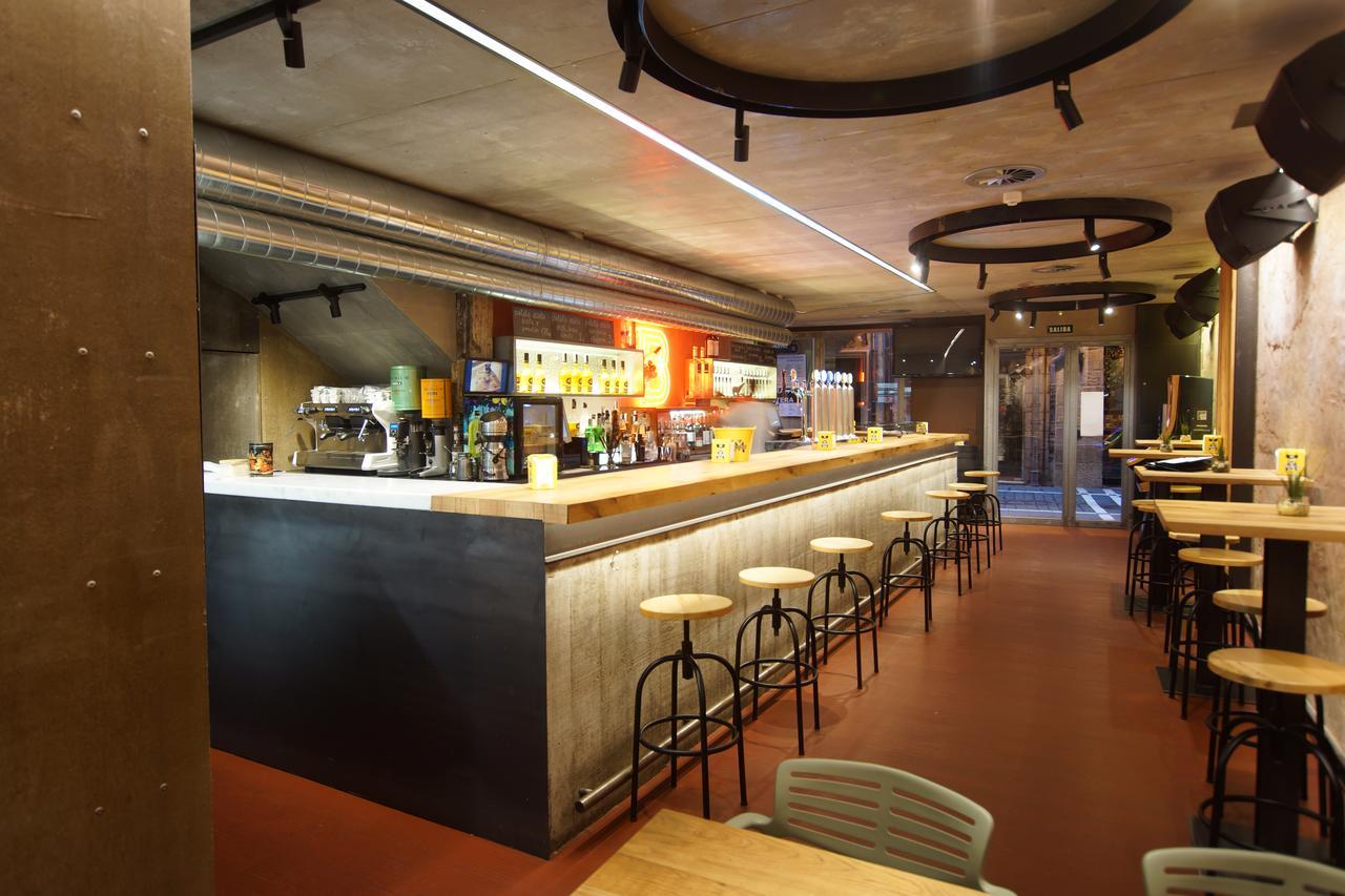 Bearan Bar & Rooms Пампона Екстериор снимка