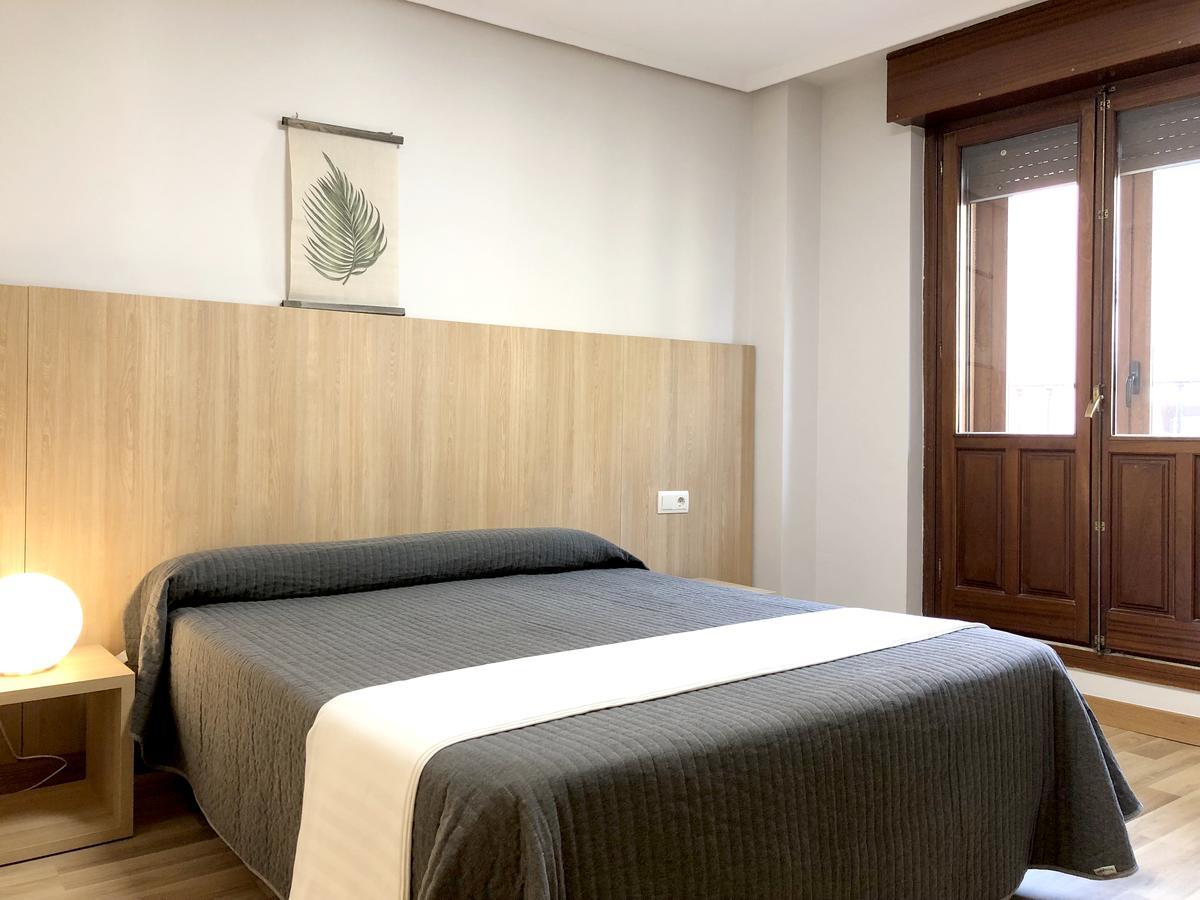 Bearan Bar & Rooms Пампона Екстериор снимка