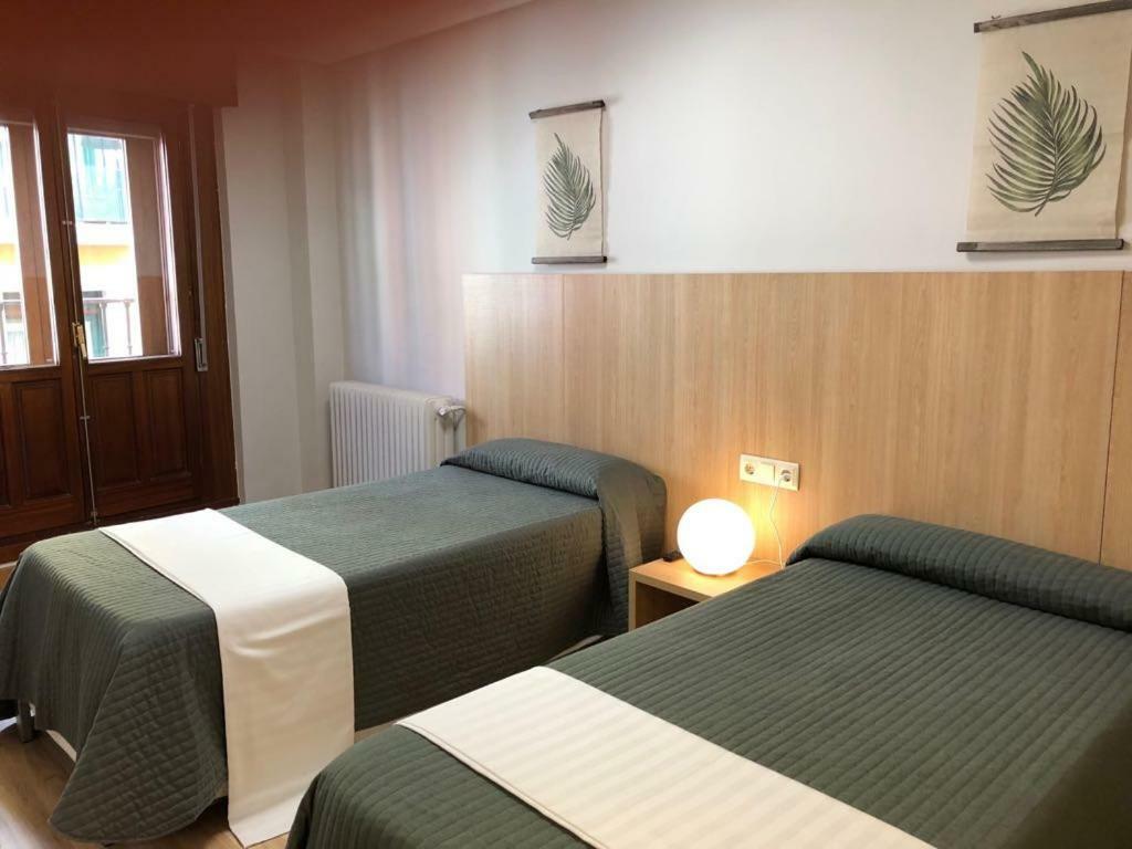 Bearan Bar & Rooms Пампона Екстериор снимка