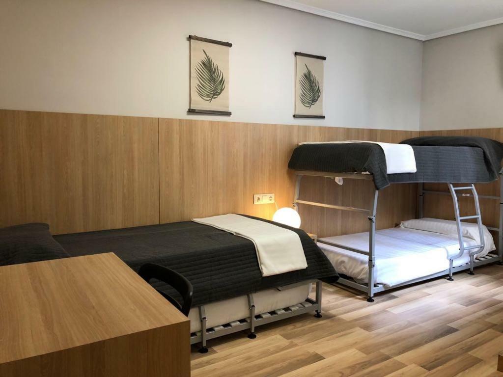 Bearan Bar & Rooms Пампона Екстериор снимка
