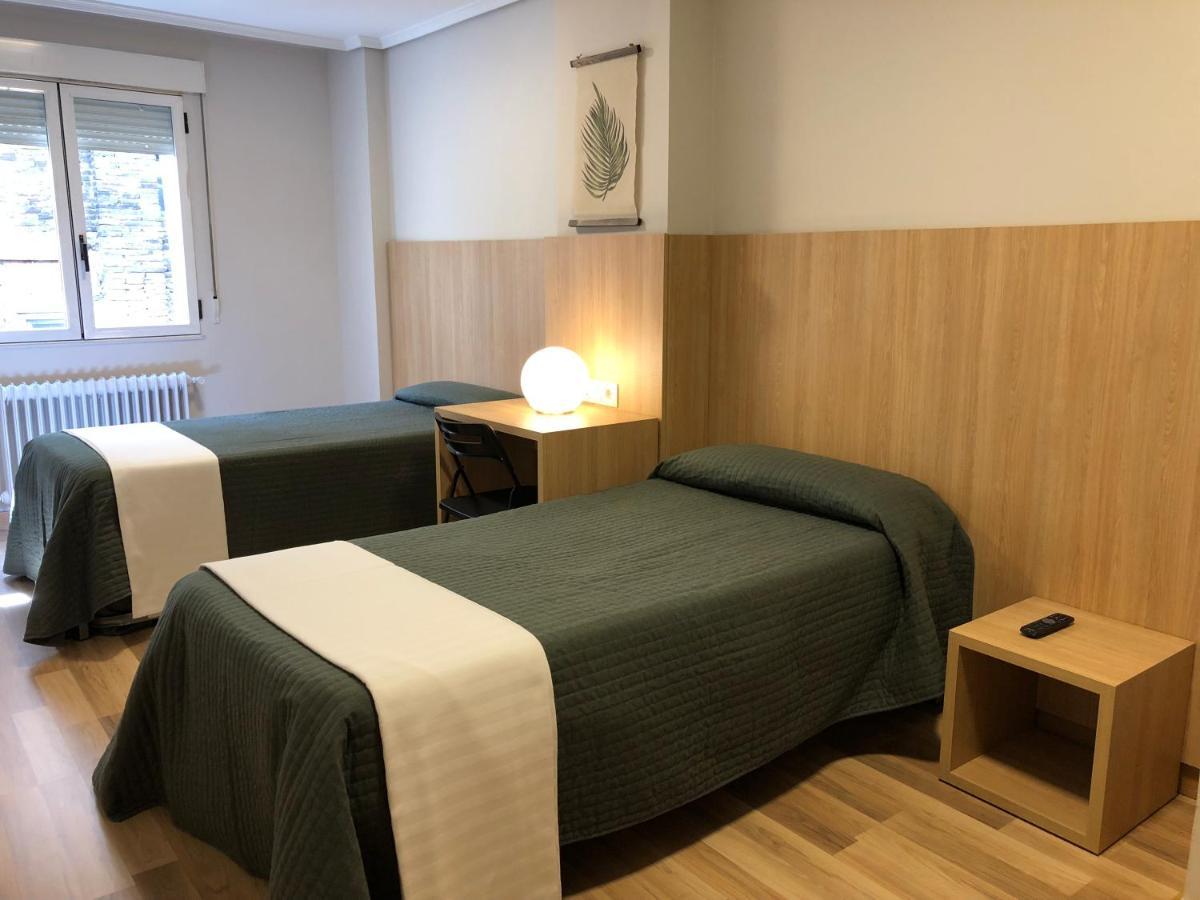 Bearan Bar & Rooms Пампона Екстериор снимка